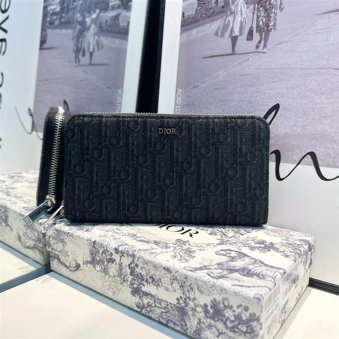 2025228Y 210P182141828